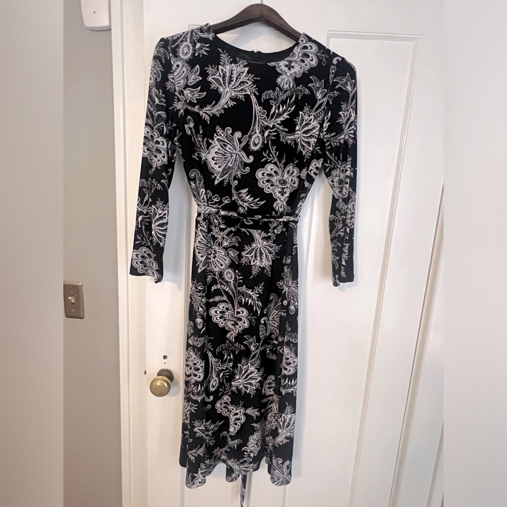 Anne Klein Navy & White A-Line dress. Size 10. Quarter Length Sleeve.